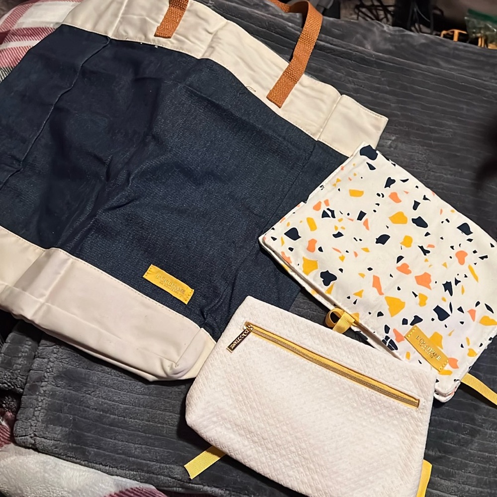 NWOT Assorted L’Occitane GWP bags